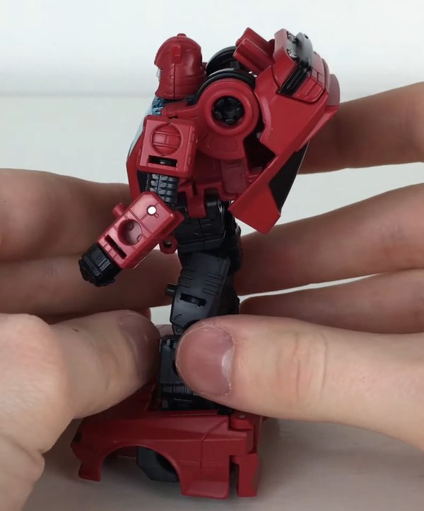 Transformers Earthrise Cliffjumper Video Review And Images 05 (5 of 24)